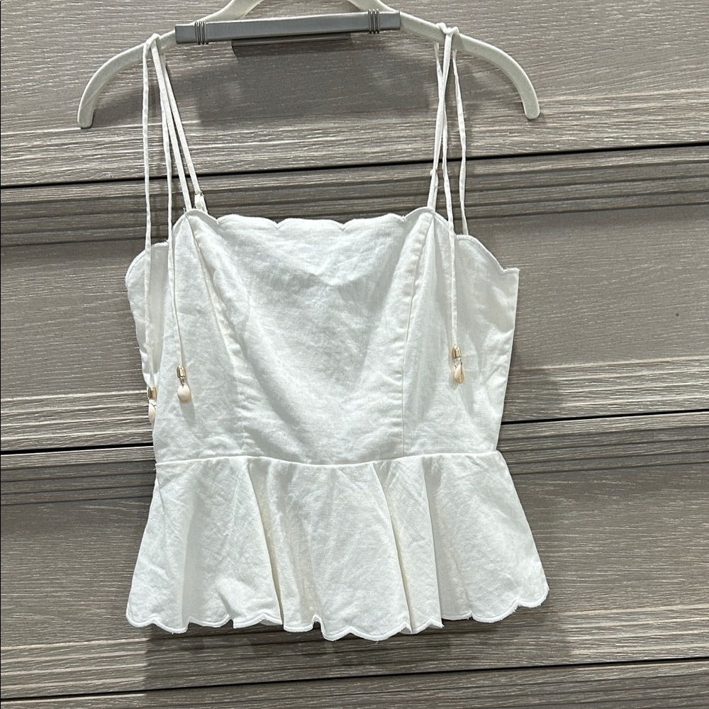 NWOT House of Harlow 1960 Ivory Peplum Style Scallop Trim Top with Shell Detail - Picture 4 of 16